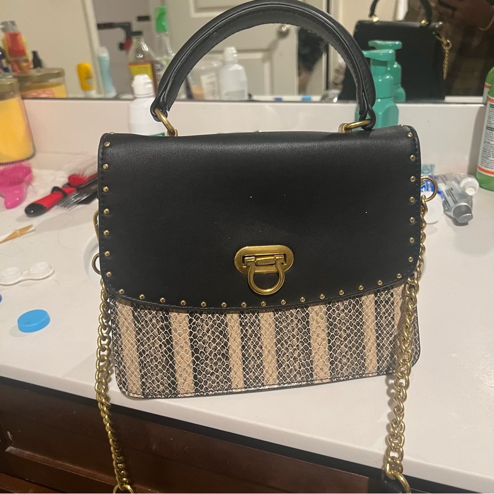 Blk purse snake detailing